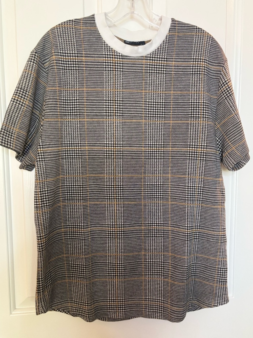 EUC ASOS Men’s Plaid Short Sleeve Crewneck Shirt with Off White Collar Size M